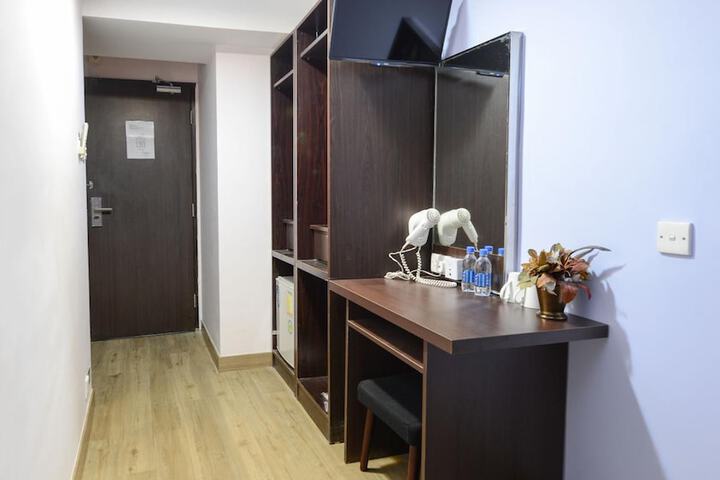 Room 15 of 33