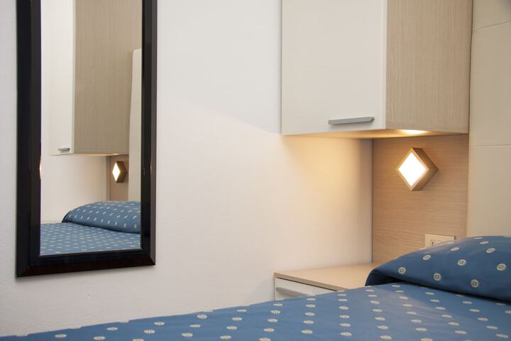 Room 3 of 62