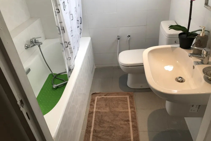 Room 5 of 12