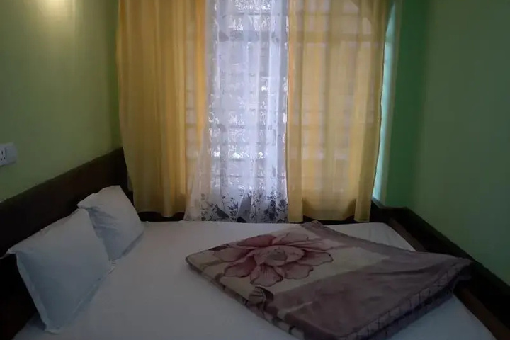 Room 4 of 10