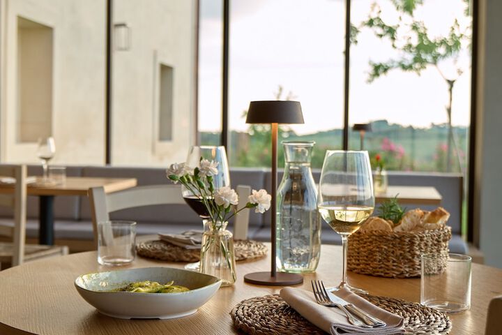 Dining 53 of 81