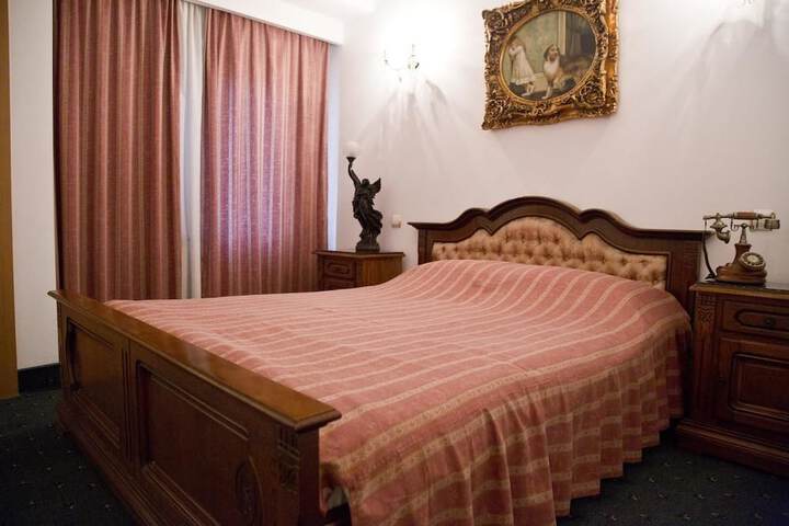 Room 6 of 52