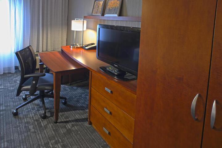 1 King Bed (1 of 13)