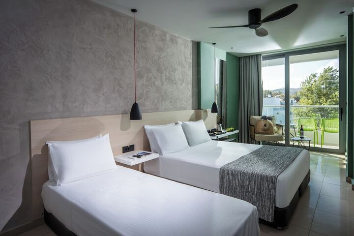 Room 21 of 121