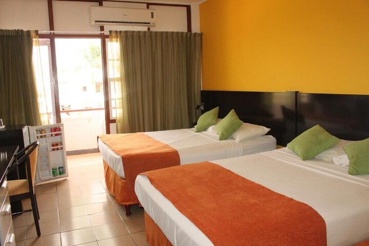 Room 10 of 33