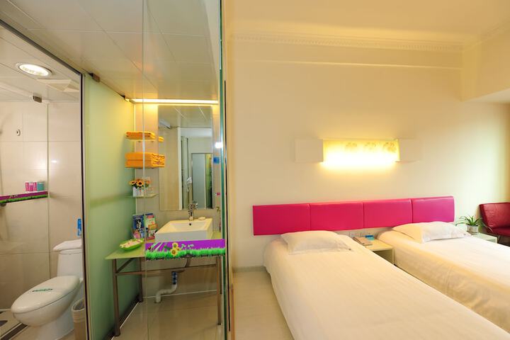 Room 12 of 72
