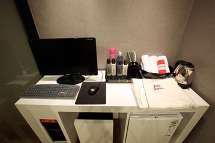 Room 12 of 30