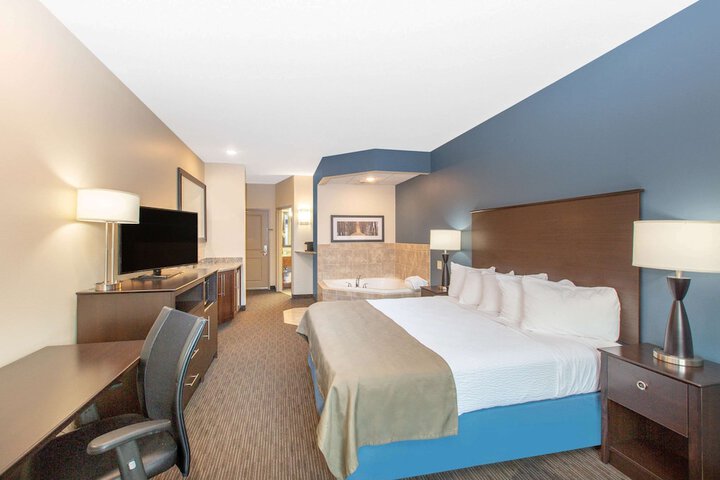 1 King Bed Executive Studio Suite (5 of 5)