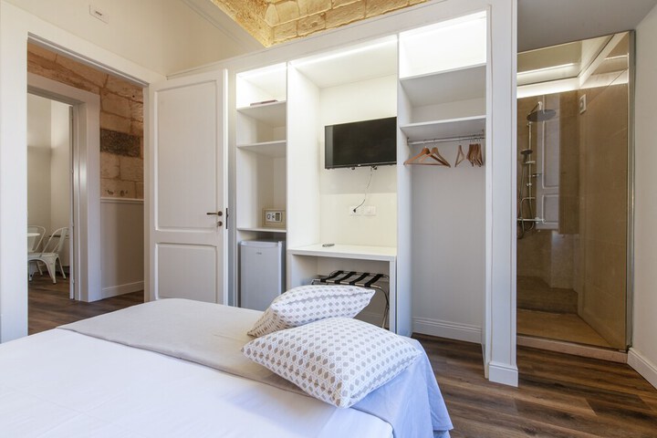 Room 13 of 52