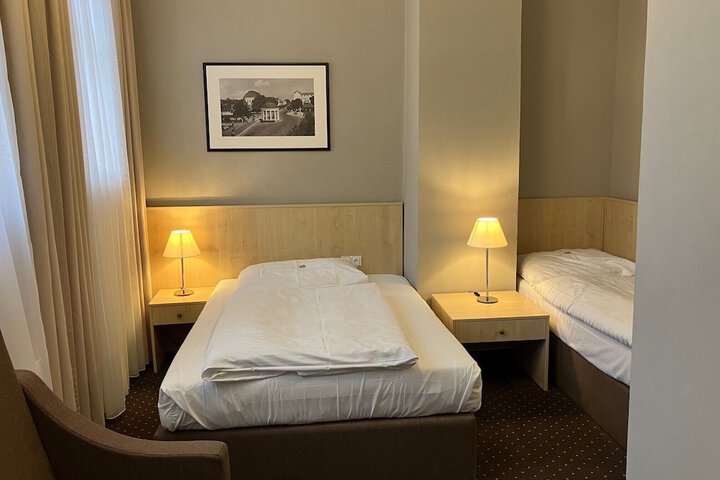 Room 15 of 48