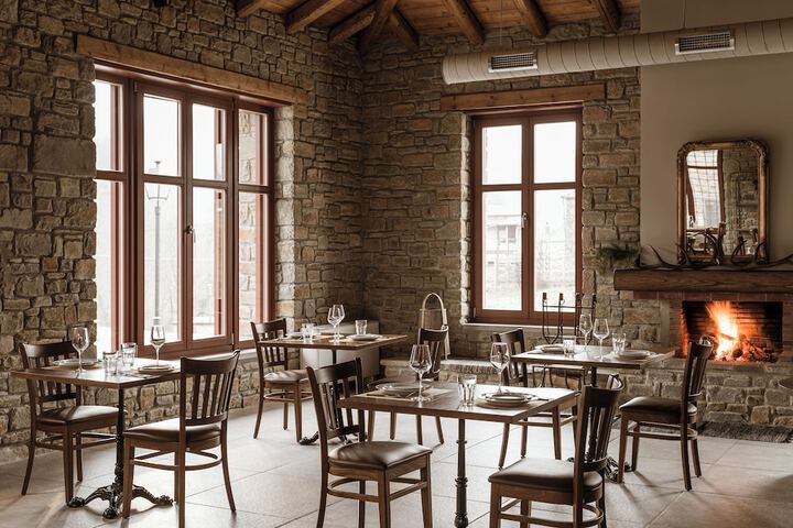 Dining 37 of 64