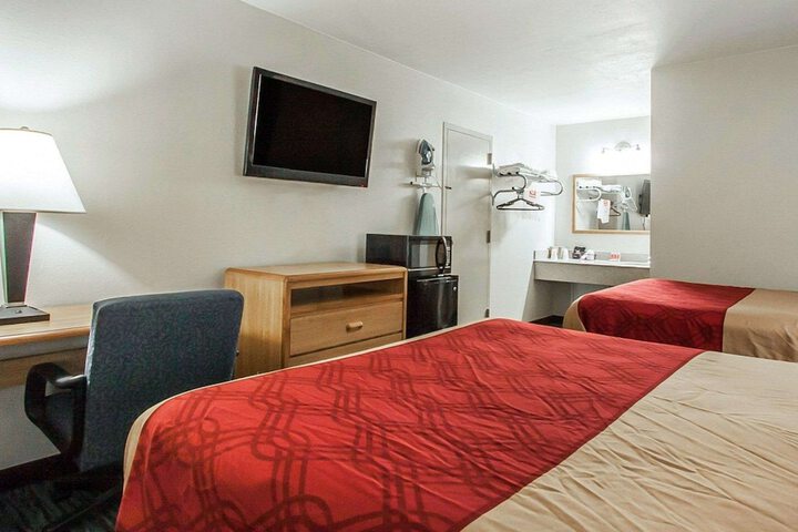 2 Double Beds (8 of 8)