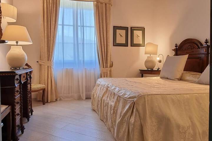 Room 4 of 87