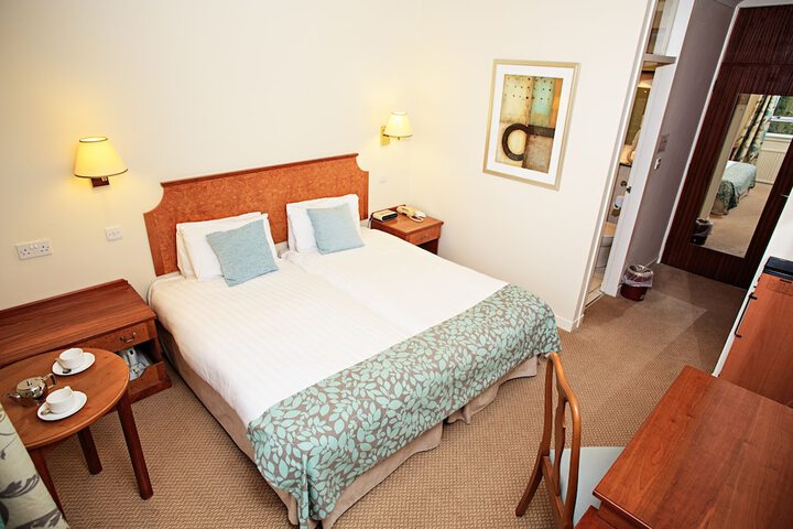Room 5 of 94