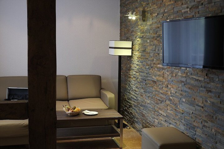 Room 9 of 36