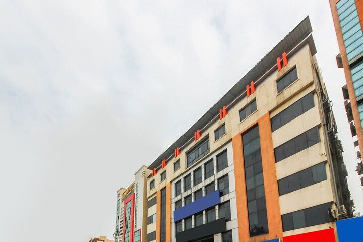 OYO FLAGSHIP 16073 KOTHAPET RAMOJI