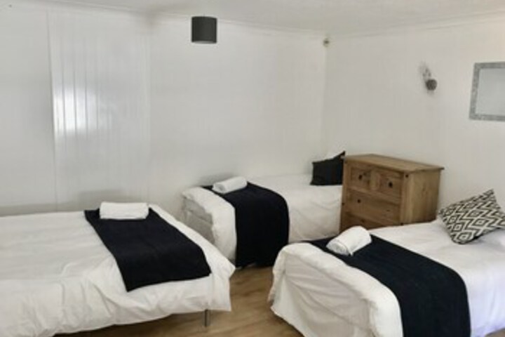 Room 34 of 40