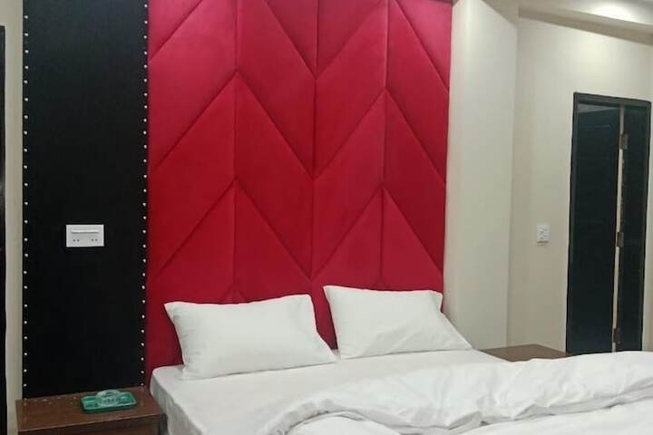 Room 3 of 12