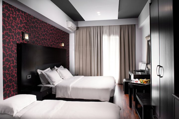 Room 32 of 60