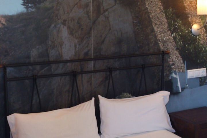 Room 4 of 70