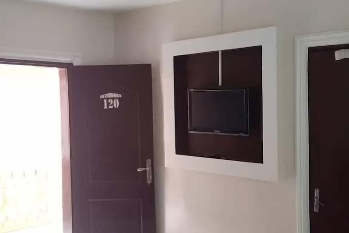 Room 24 of 28