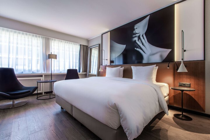 Room 40 of 209