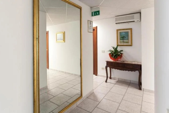 Room 13 of 20