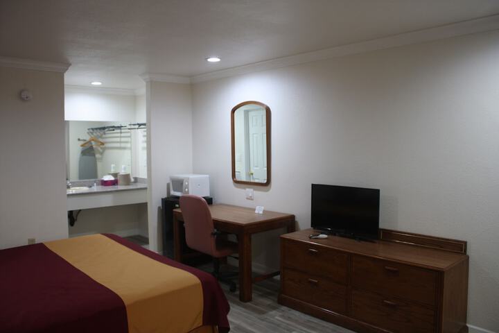 Room 12 of 37