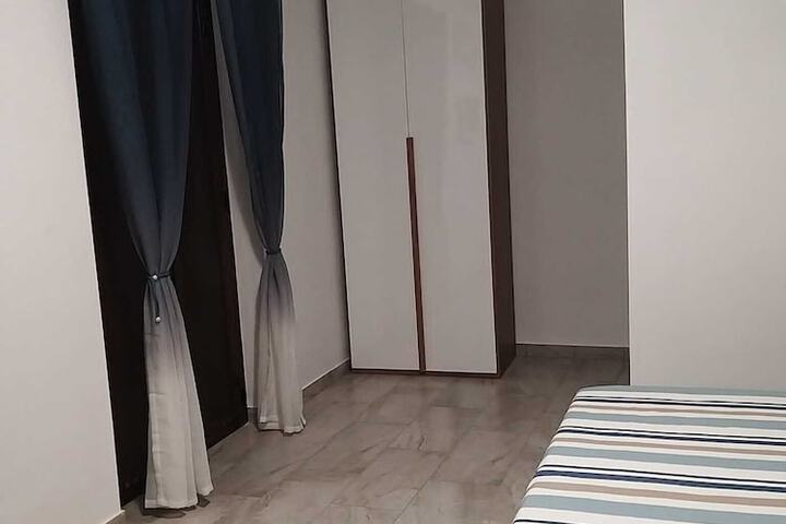 Room 9 of 20