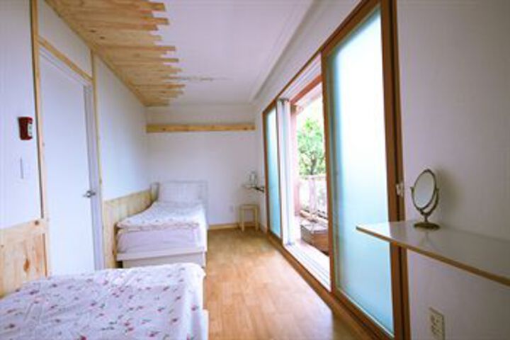 Room 33 of 93