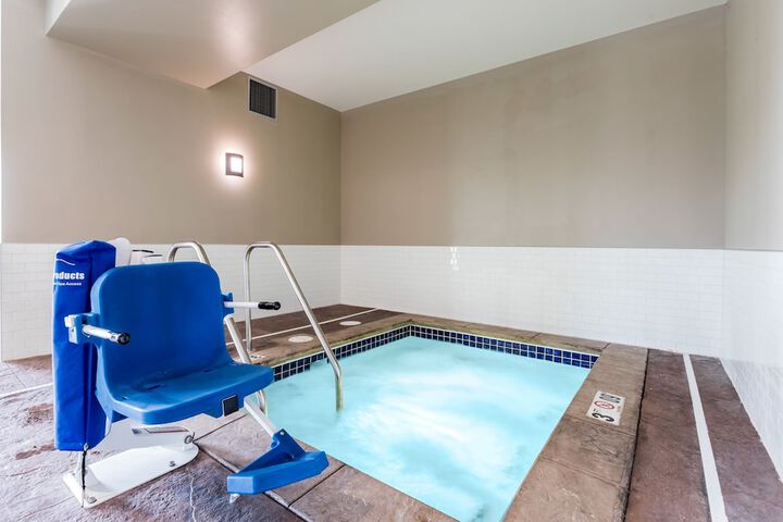 Indoor spa tub