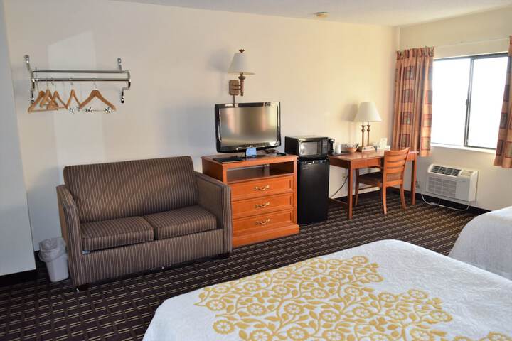 1 Queen Bed No Elevator (14 of 33)