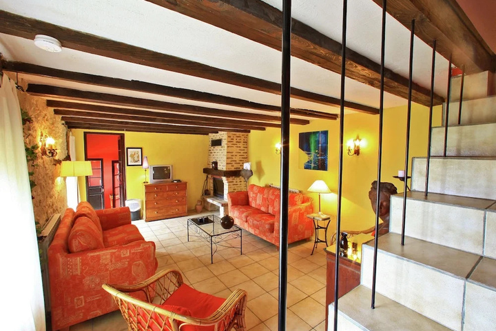 Room 4 of 19