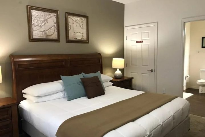 Room 5 of 18