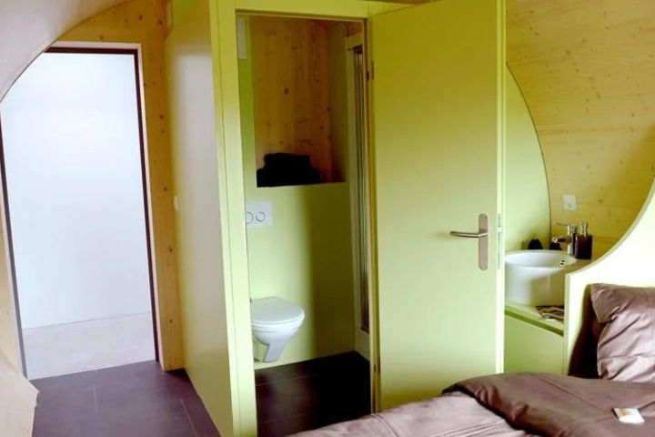 Room 5 of 16