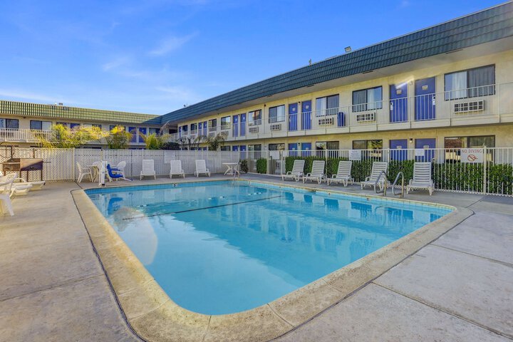 Hotel Pool