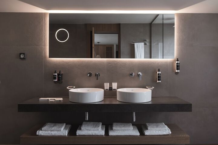 Room 45 of 100