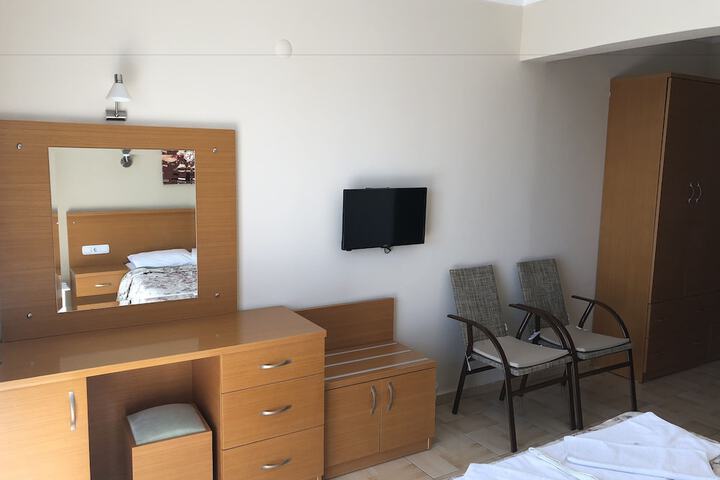 Room 12 of 50