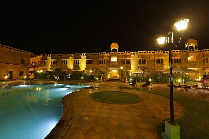 Hotel Pool