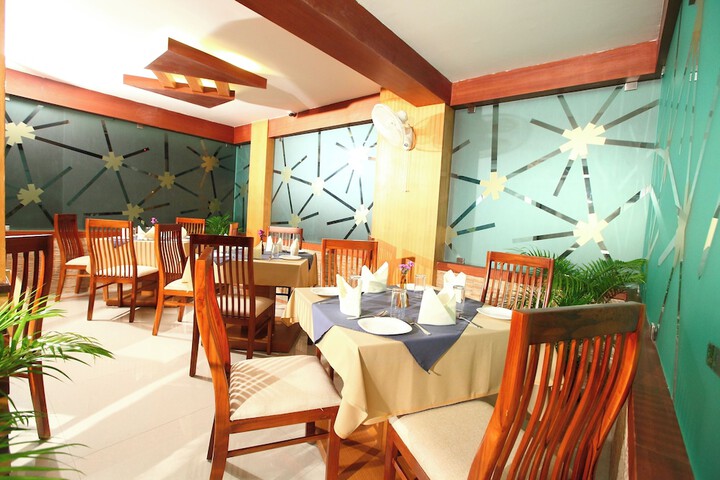 Dining 93 of 97