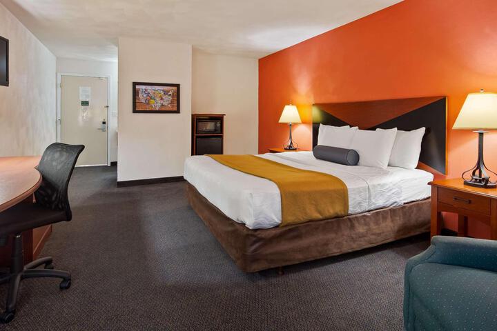 1 King Bed Microwave and Refrigerator WiFi Continental Breakfast (4 of 19)