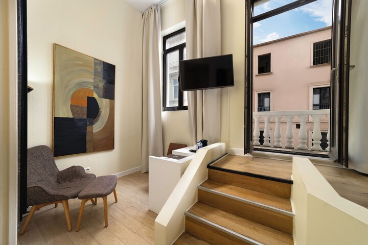 Room 14 of 63