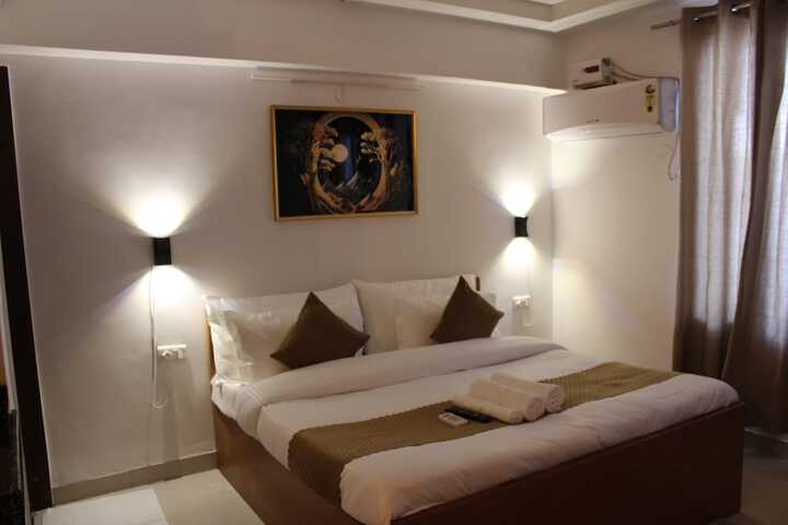 Aura Luxury Studio Near Artemis Hospital