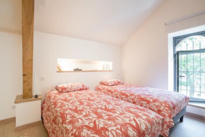 Room 8 of 15