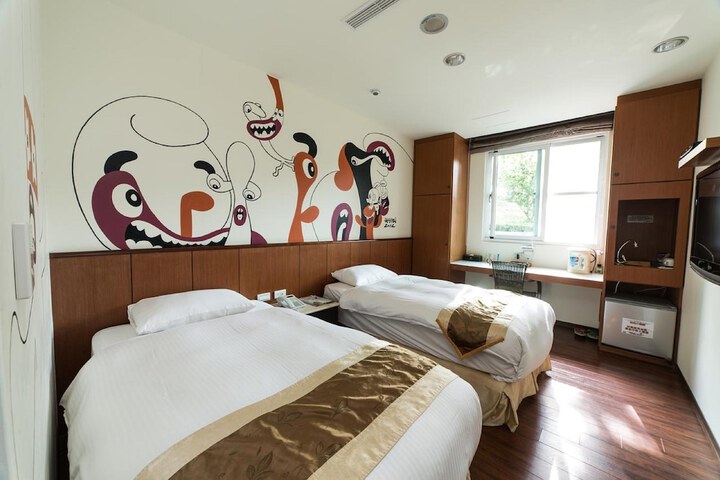 Room 9 of 36