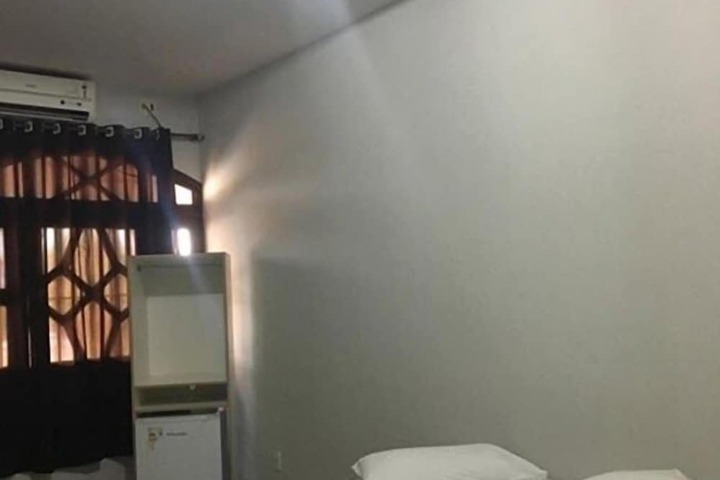 Room 6 of 12