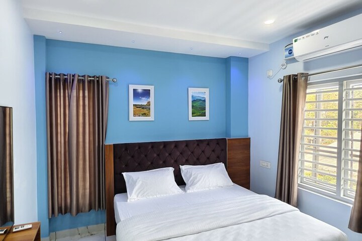Room 4 of 9