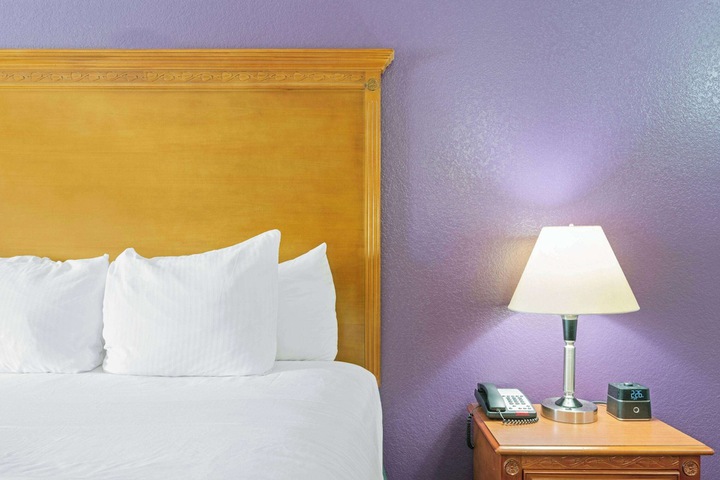Room 15 of 38