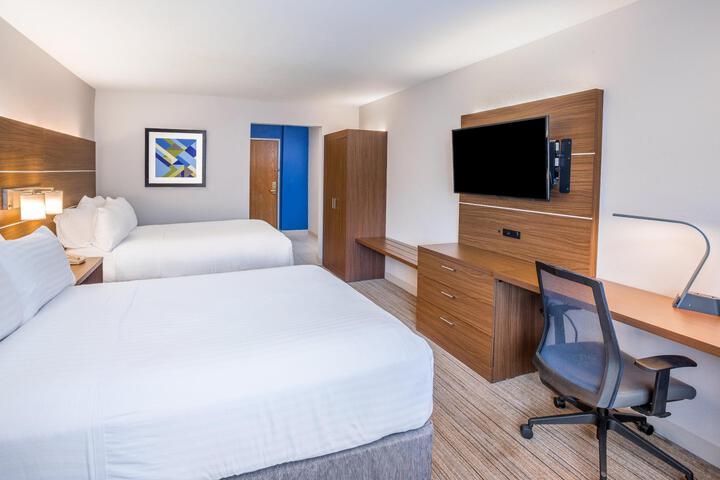 2 Double Beds Standard Mobility Accessible Tub (4 of 10)