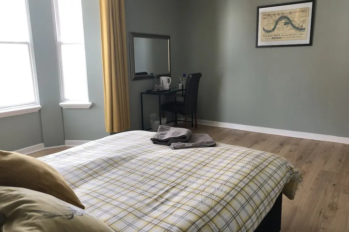 Room 4 of 11